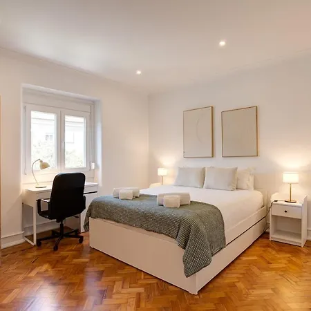 Spacious Tailor Made Flat With Ac In Areeiro * リスボン
