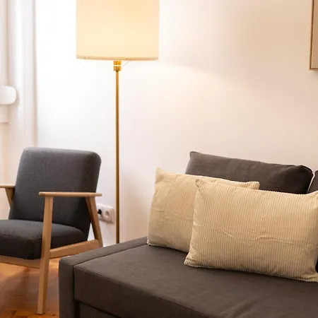 Апартаменти Spacious Tailor Made Flat With Ac In Areeiro