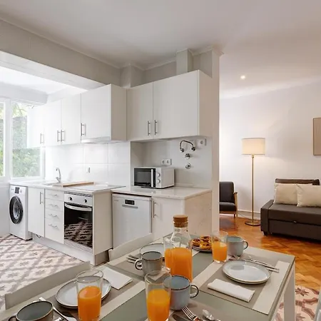 Spacious Tailor Made Flat With Ac In Areeiro リスボン
