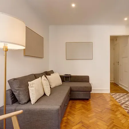 Spacious Tailor Made Flat With Ac In Areeiro アパート リスボン
