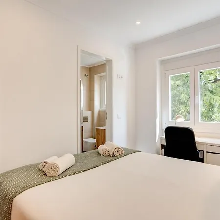 Spacious Tailor Made Flat With Ac In Areeiro リスボン
