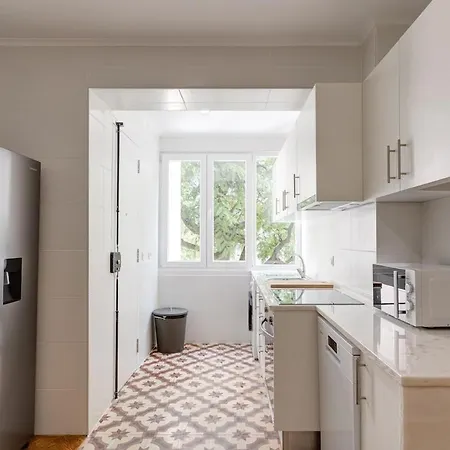 Spacious Tailor Made Flat With Ac In Areeiro Апартаменти Лісабон
