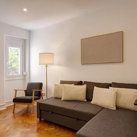 Апартаменти Spacious Tailor Made Flat With Ac In Areeiro *