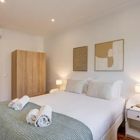 Spacious Tailor Made Flat With Ac In Areeiro アパート リスボン