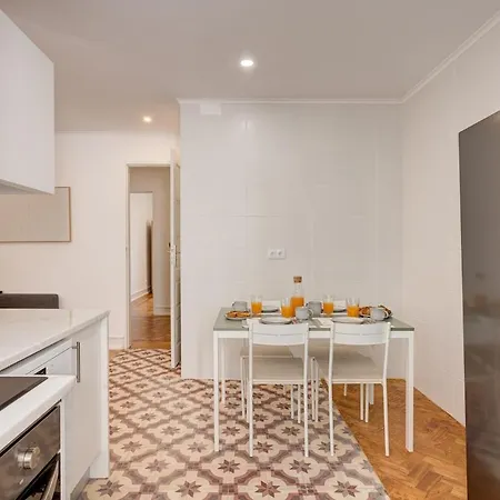アパート Spacious Tailor Made Flat With Ac In Areeiro リスボン