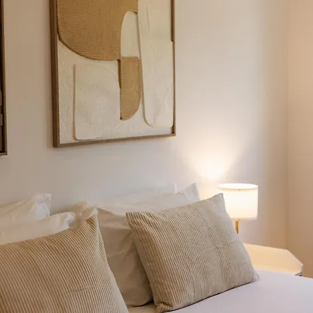 Апартаменти Spacious Tailor Made Flat With Ac In Areeiro