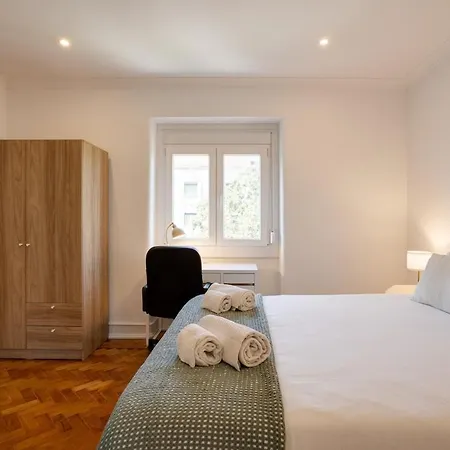 Spacious Tailor Made Flat With Ac In Areeiro アパート リスボン